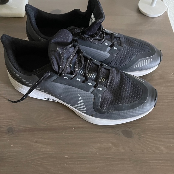 Barely worn Nike size 8 zoom air - Picture 5 of 6